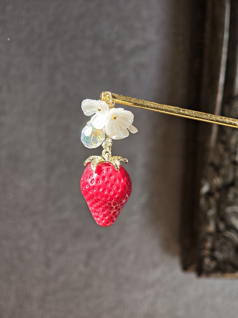 送料無料 苺特集 リアル苺サイズの ストロベリーかんざし