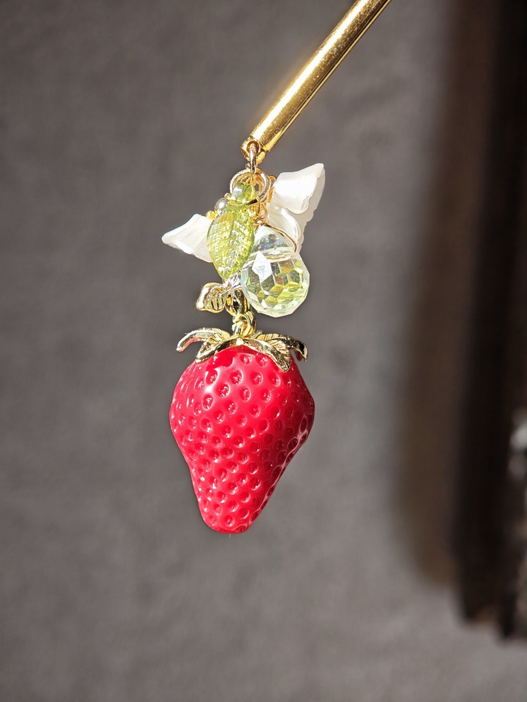 送料無料 苺特集 リアル苺サイズの ストロベリーかんざし