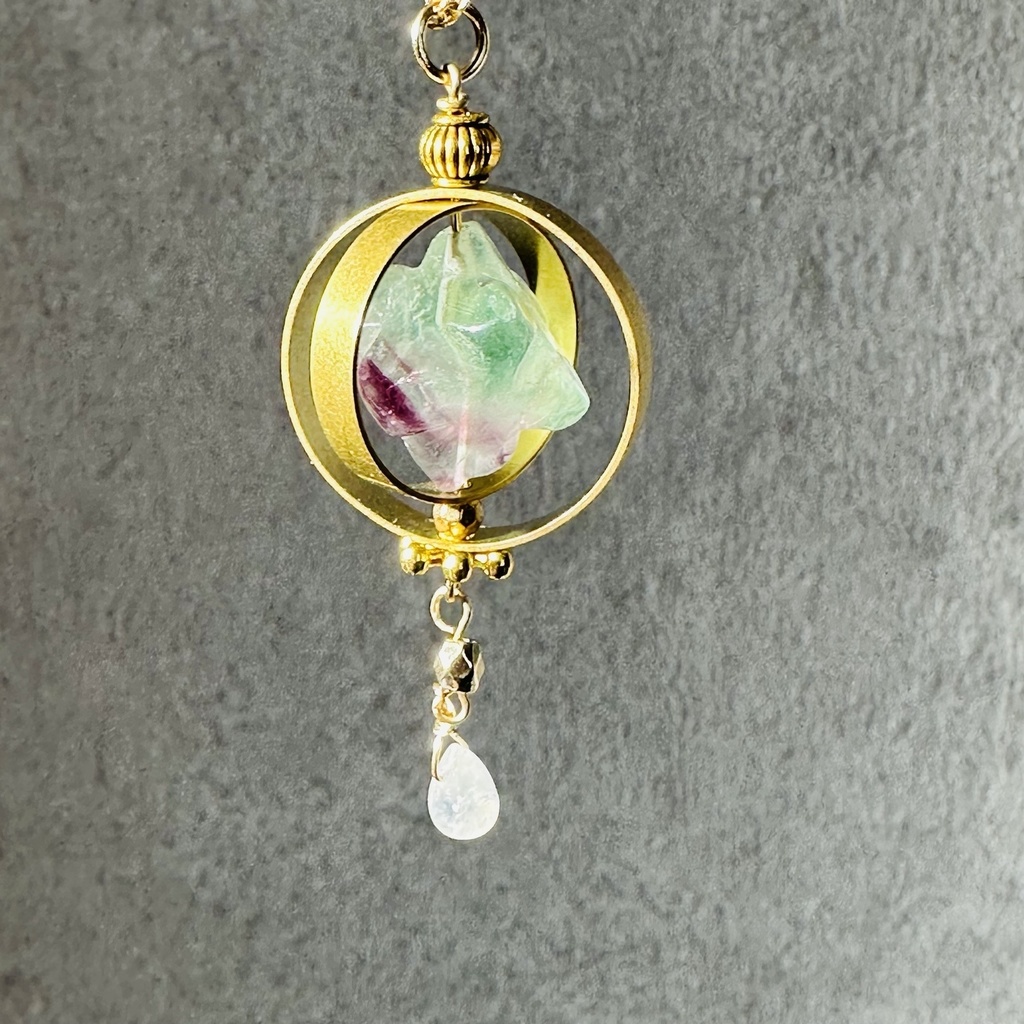 3色から選べます　天体観測　惑星デザイン　フローライト　ネックレス
