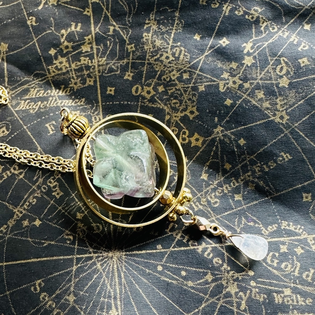 3色から選べます 天体観測 惑星デザイン フローライト ネックレス