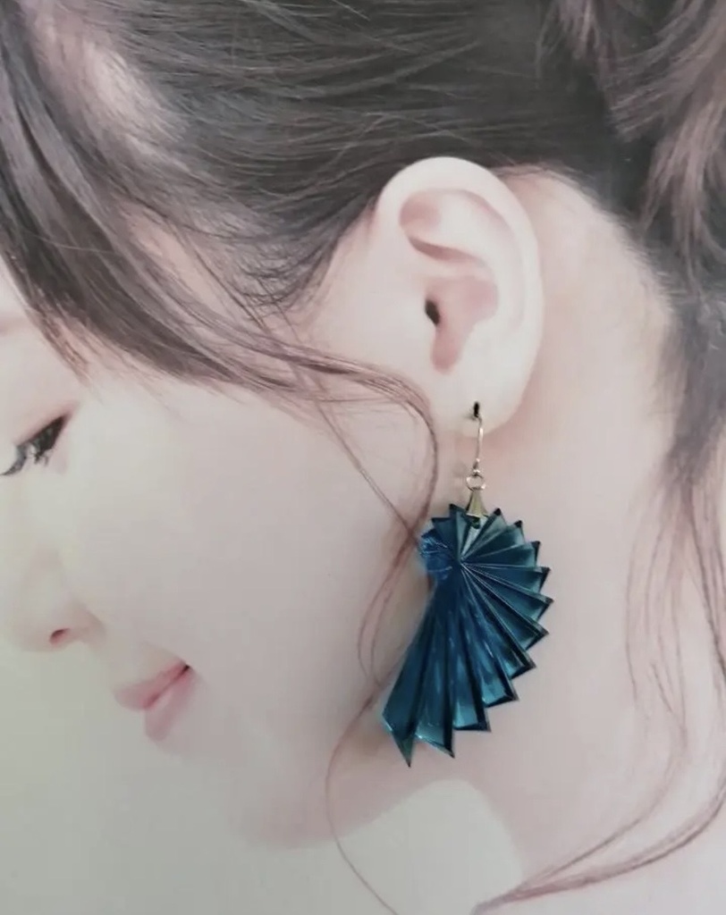 アズール ブルー 巻貝 ヴィンテージ アクリル 大ぶり ピアス イヤリング