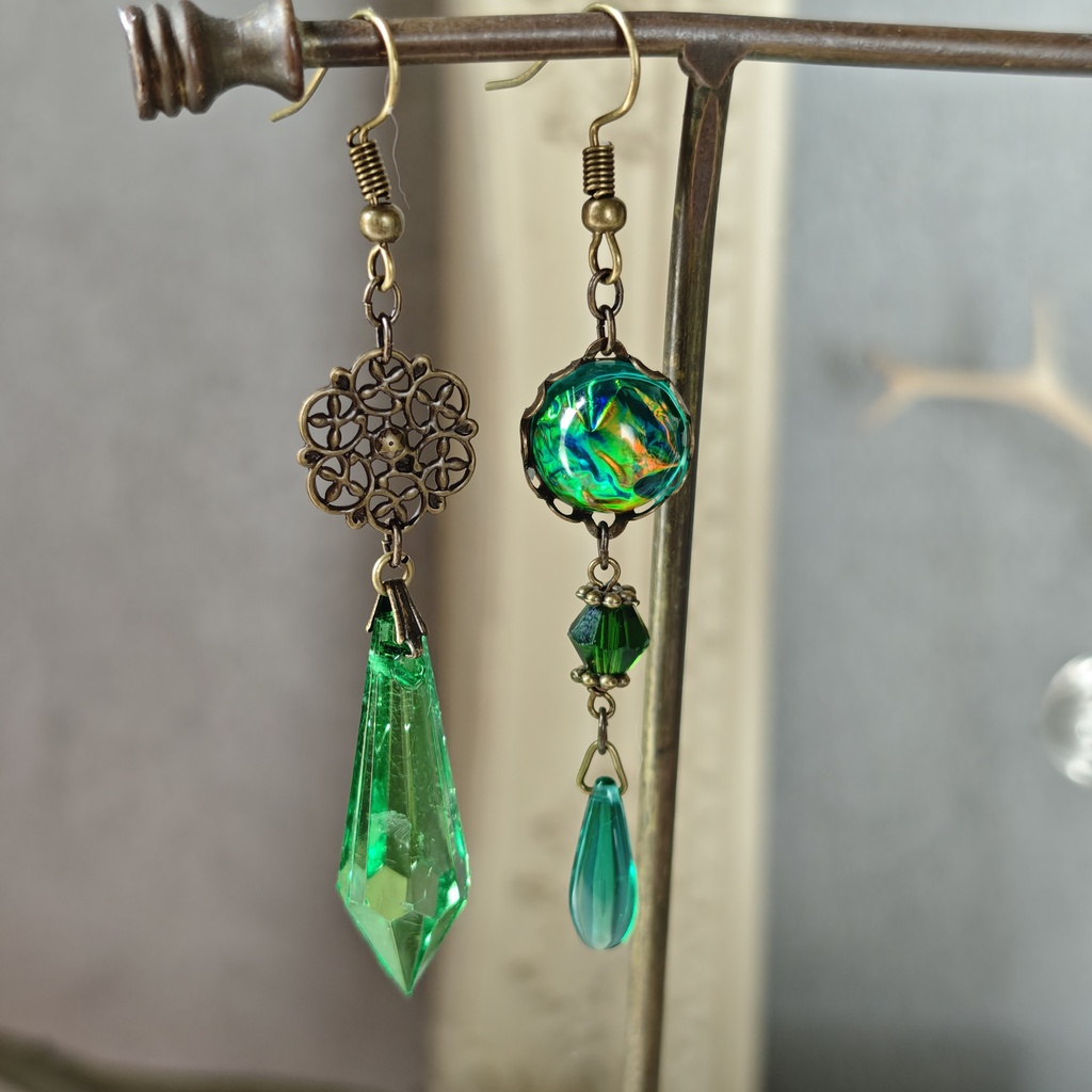 の魔術部 Emerald Forest ―  深い森のアシンメトリー　ピアス