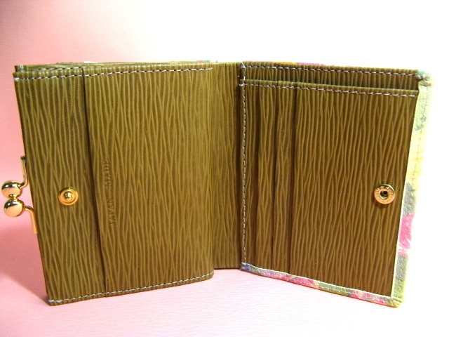 花と揚羽蝶 口金二つ折り財布