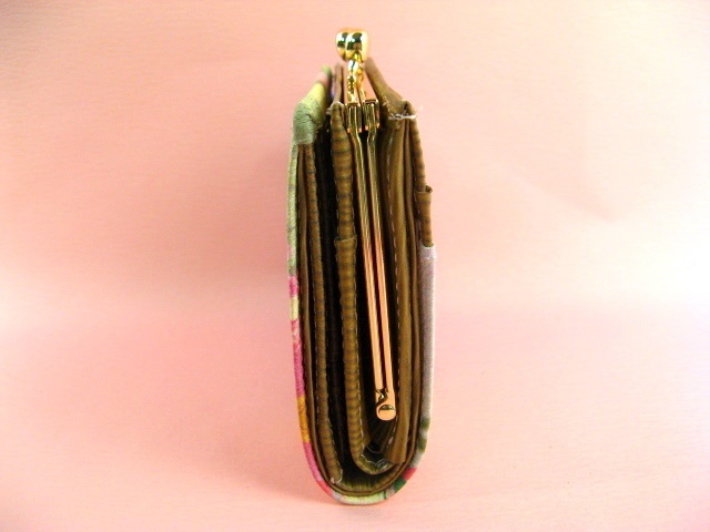 花と揚羽蝶 口金二つ折り財布