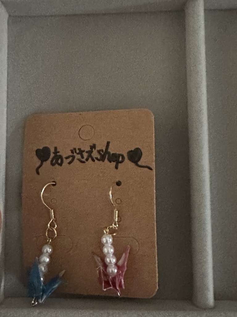 雪遊びをしている鶴のピアス☆