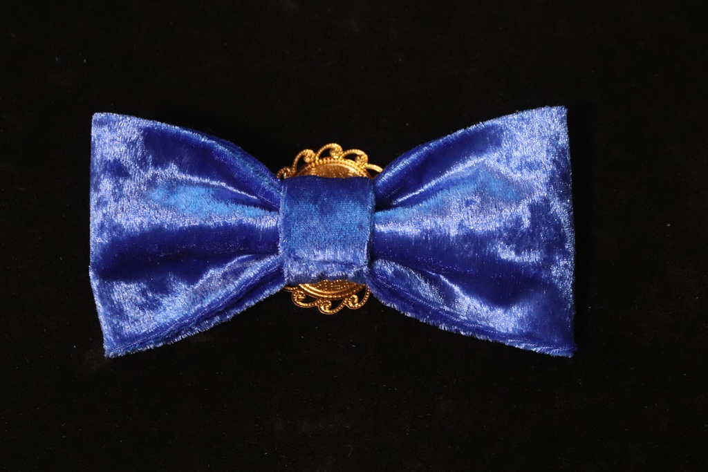 三日月の蝶ネクタイ