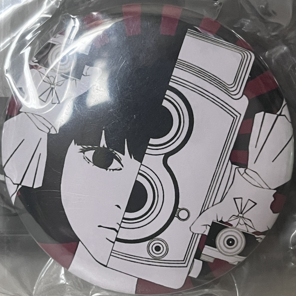 見ちゃった。赤【57mm缶バッジ】