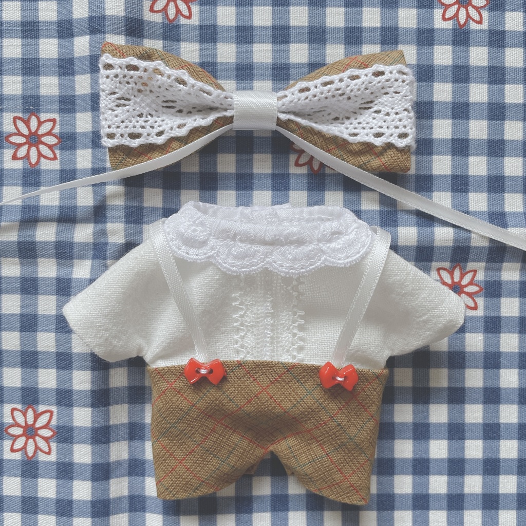 チェック柄パンツとブラウスのセット