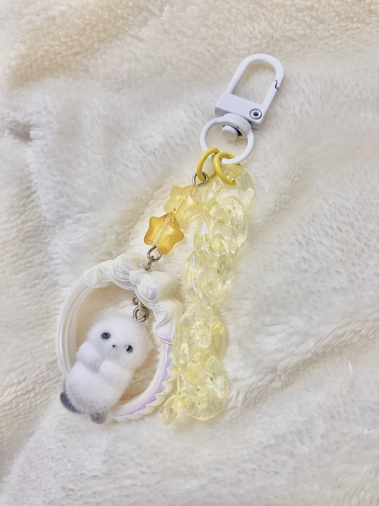【フロッキー素材】ラッコの赤ちゃんキーホルダー・きいろ
