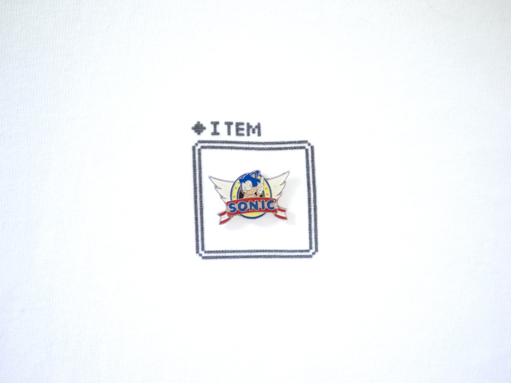 ピンズとか缶バッジにアビリティとかバフが付きそうなTシャツ