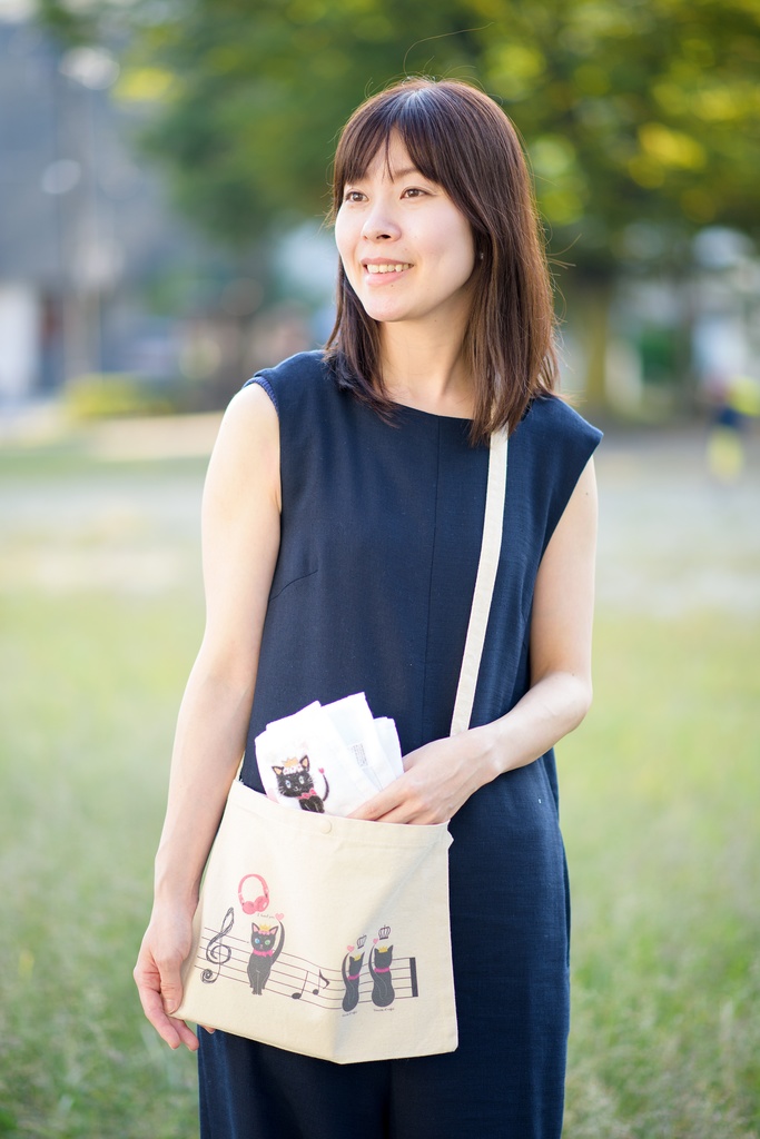 黒ネコとお散歩サコッシュ①プリンセスピンク