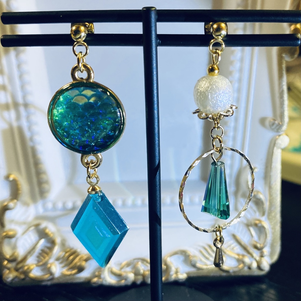 オクタヴィネルイメージ アシメピアス