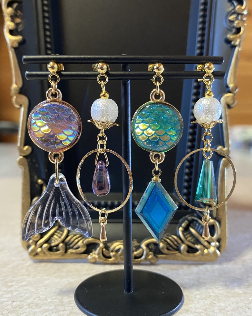 オクタヴィネルイメージ アシメピアス