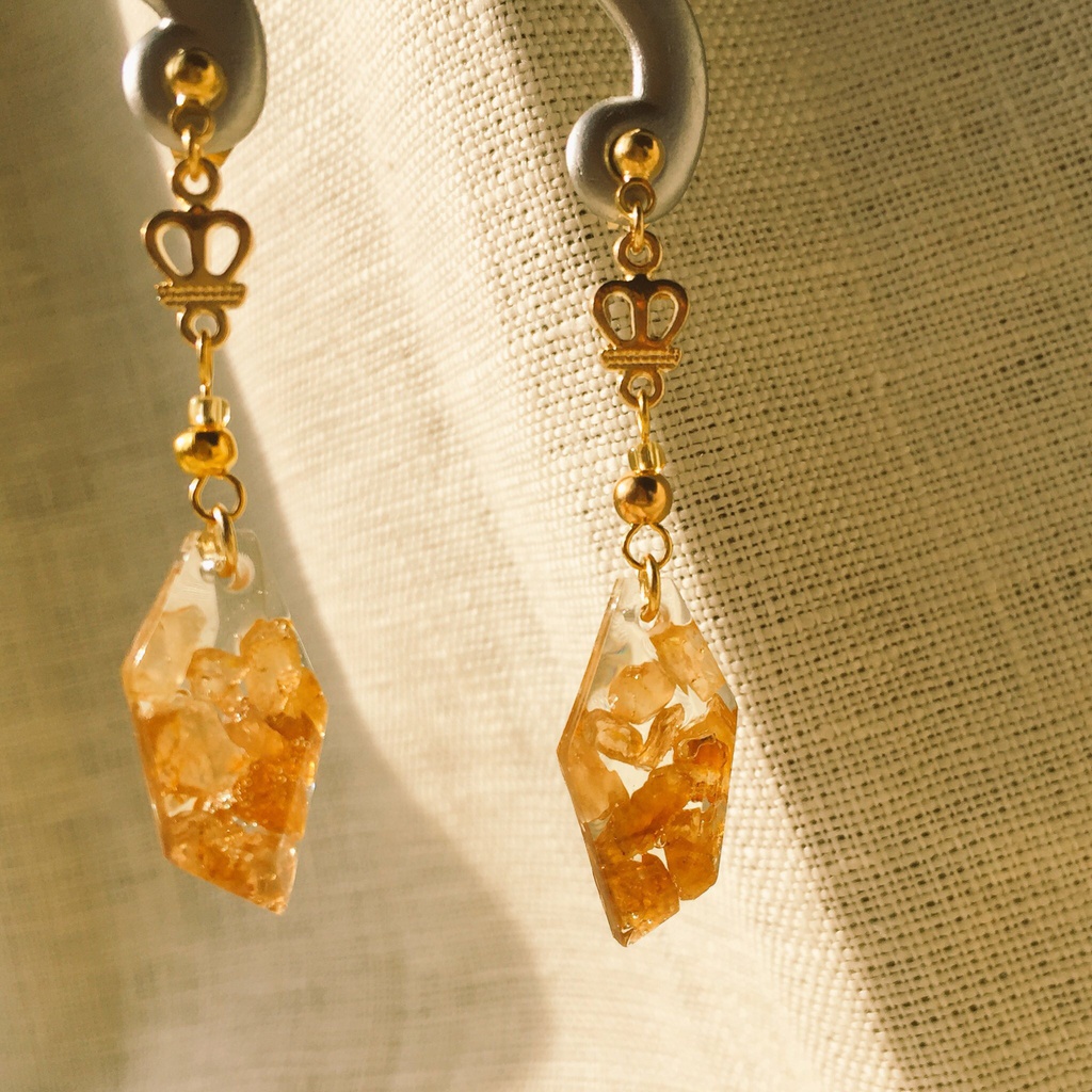 鉱石たちの欠片ピアス