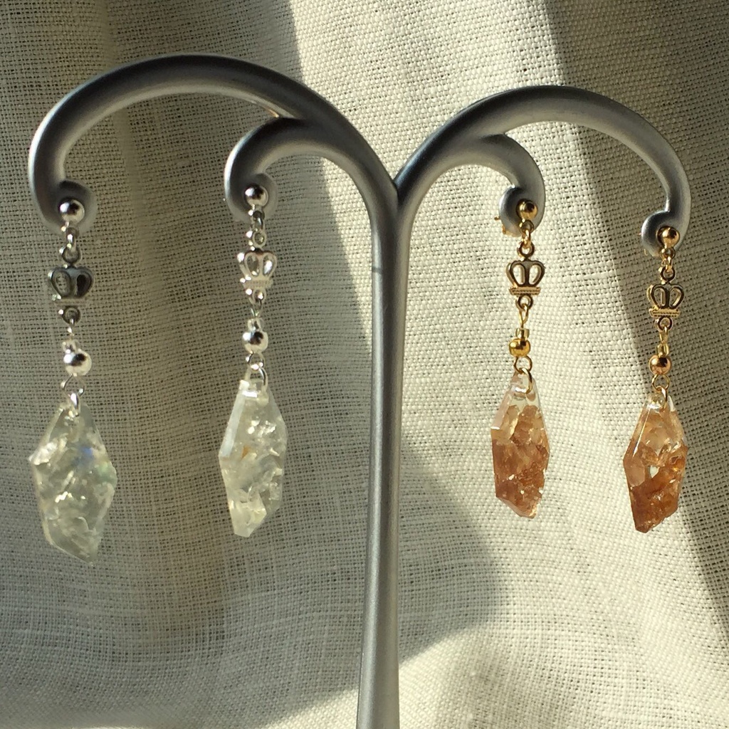 鉱石たちの欠片ピアス