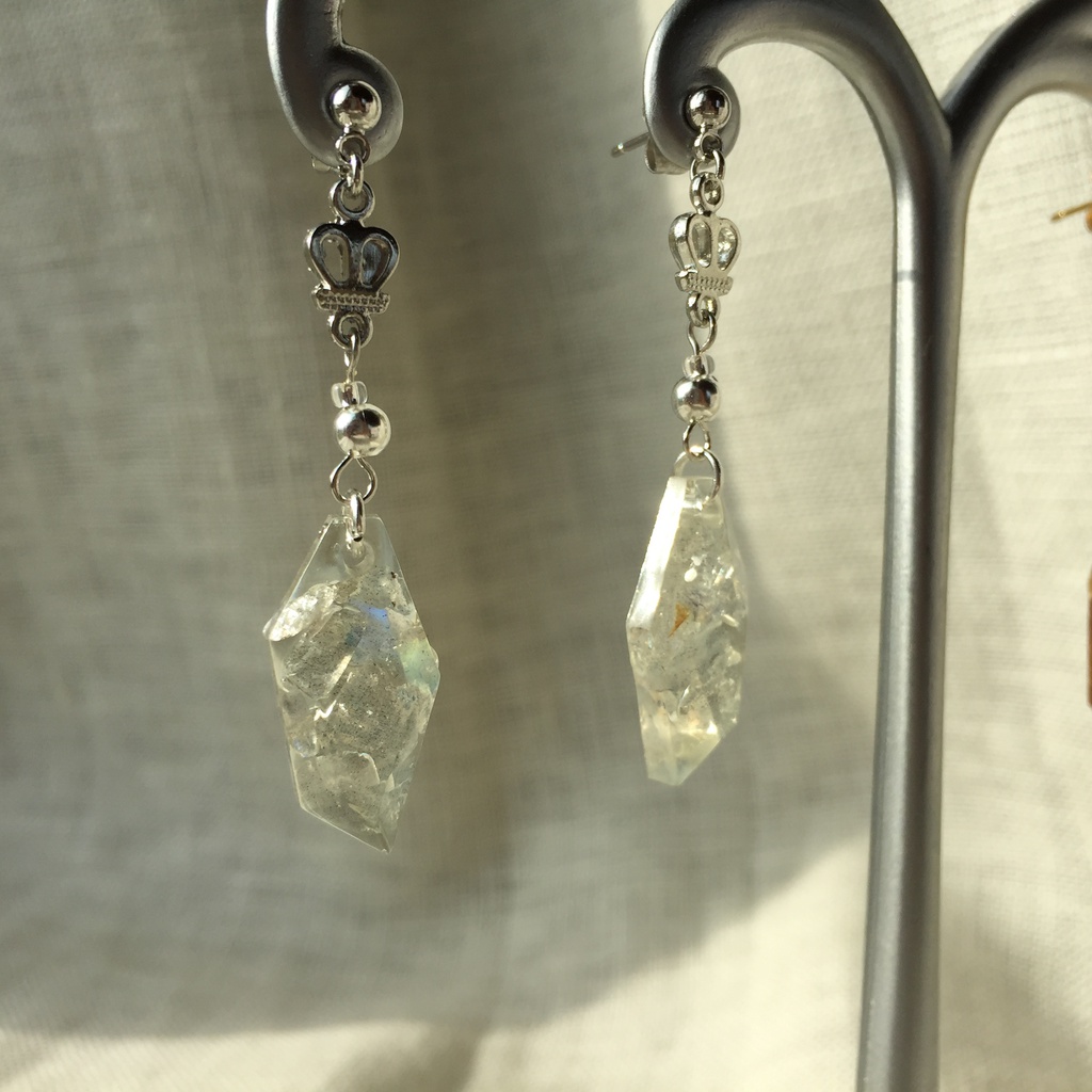 鉱石たちの欠片ピアス