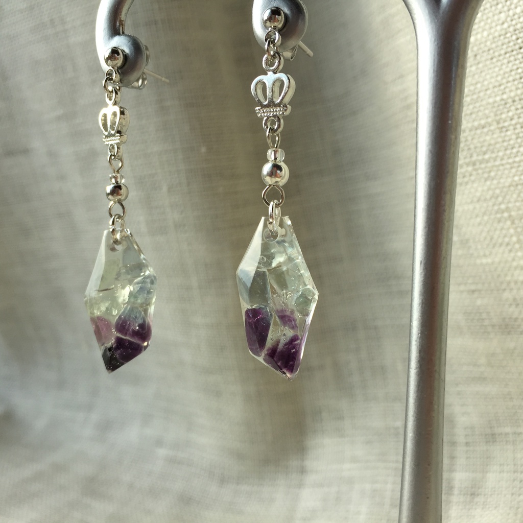 鉱石たちの欠片ピアス