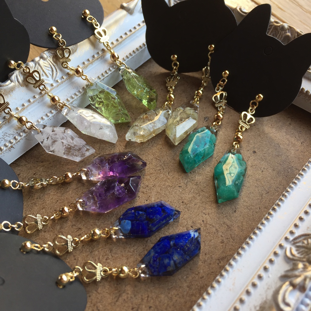 鉱石たちの欠片ピアス