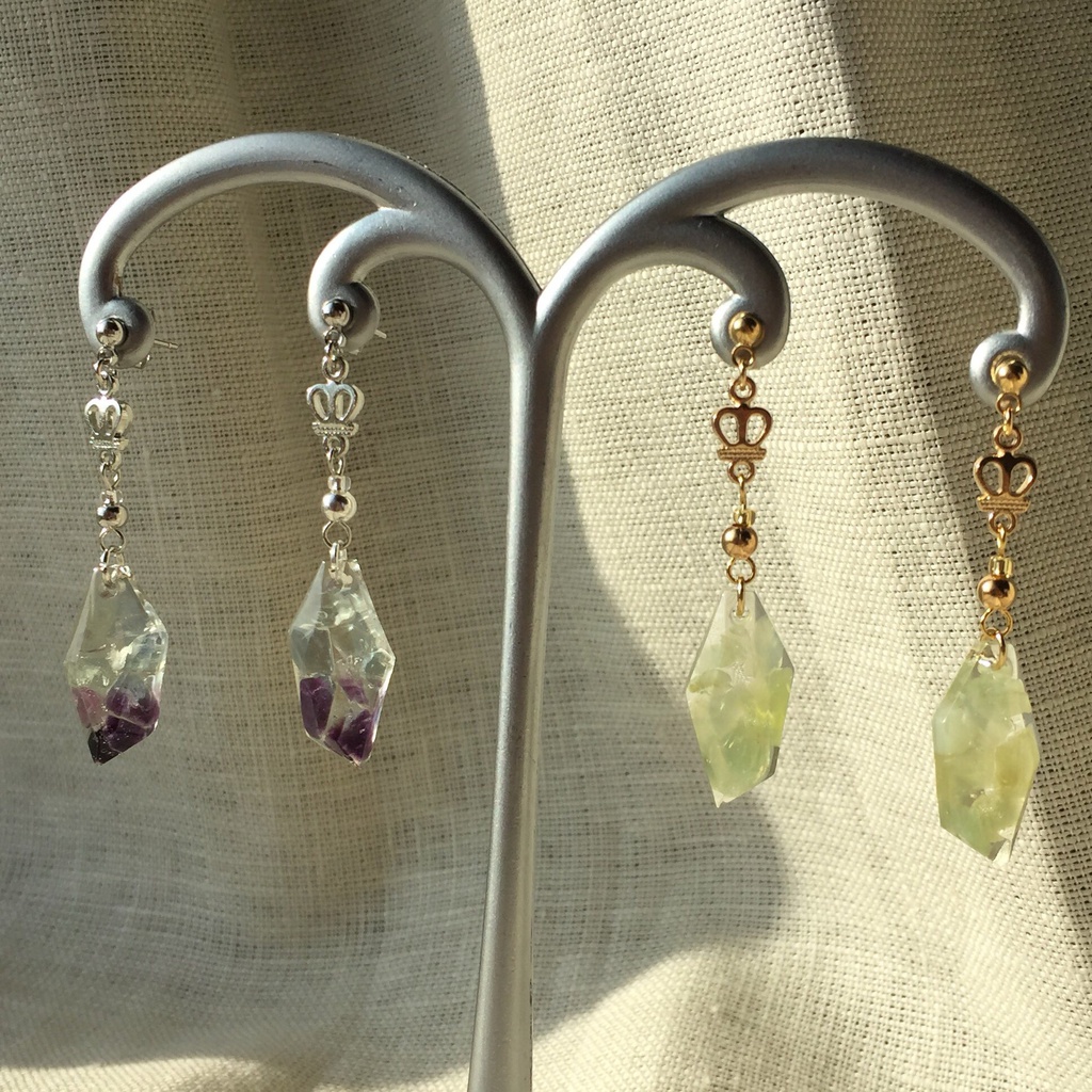 鉱石たちの欠片ピアス