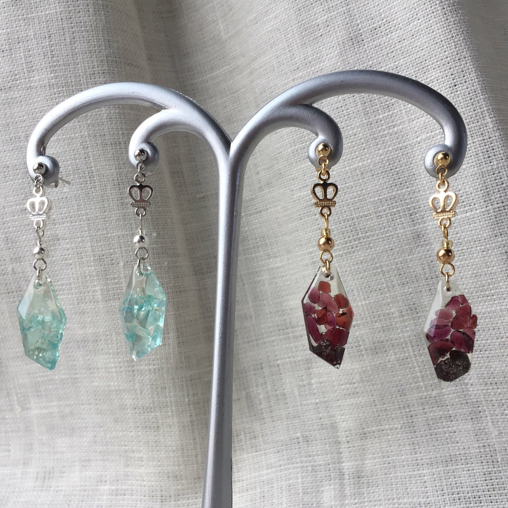 鉱石たちの欠片ピアス