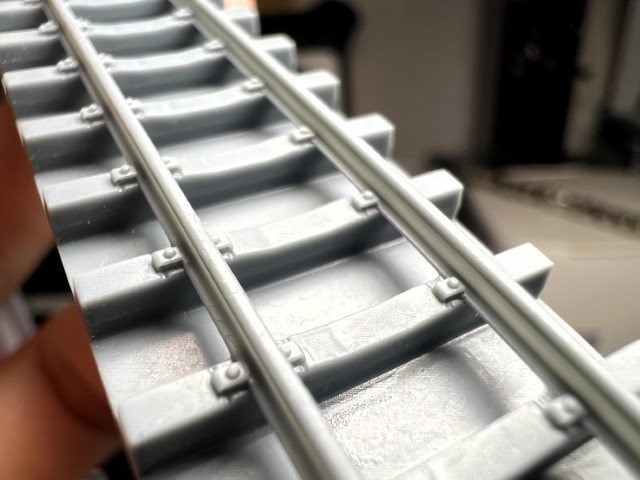 【Nゲージ 】Nゲージ 精密ディスプレイレール(PCマクラギ・継目板再現 /未塗装 1両展示用)