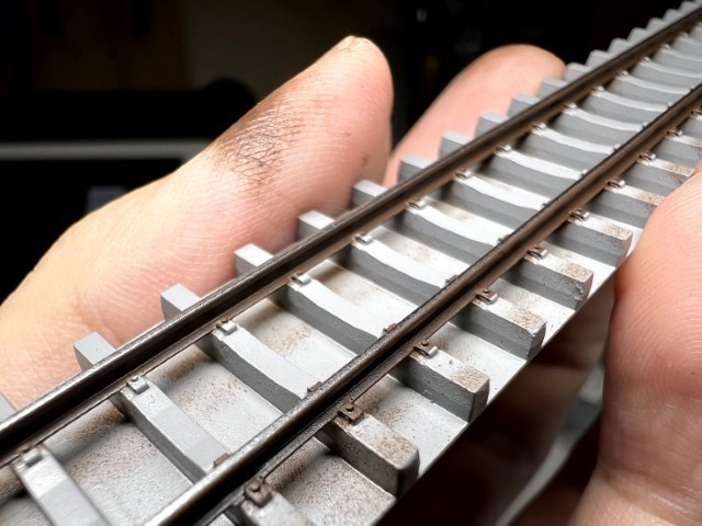 【Nゲージ 】Nゲージ 精密ディスプレイレール(PCマクラギ・継目板再現 /未塗装 1両展示用)