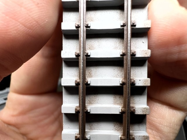 【Nゲージ 】Nゲージ 精密ディスプレイレール(PCマクラギ・継目板再現 /未塗装 1両展示用)