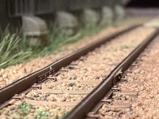 【Nゲージ 】Nゲージ 精密ディスプレイレール(PCマクラギ・継目板再現 /未塗装 1両展示用)