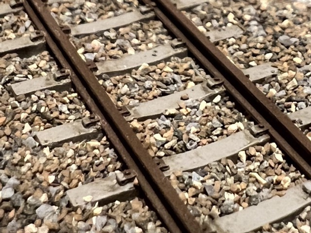 【Nゲージ 】Nゲージ 精密ディスプレイレール(PCマクラギ・継目板再現 /未塗装 1両展示用)