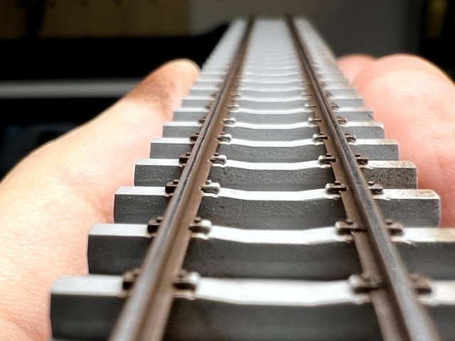 【Nゲージ 】Nゲージ 精密ディスプレイレール(PCマクラギ・継目板再現 /未塗装 1両展示用)