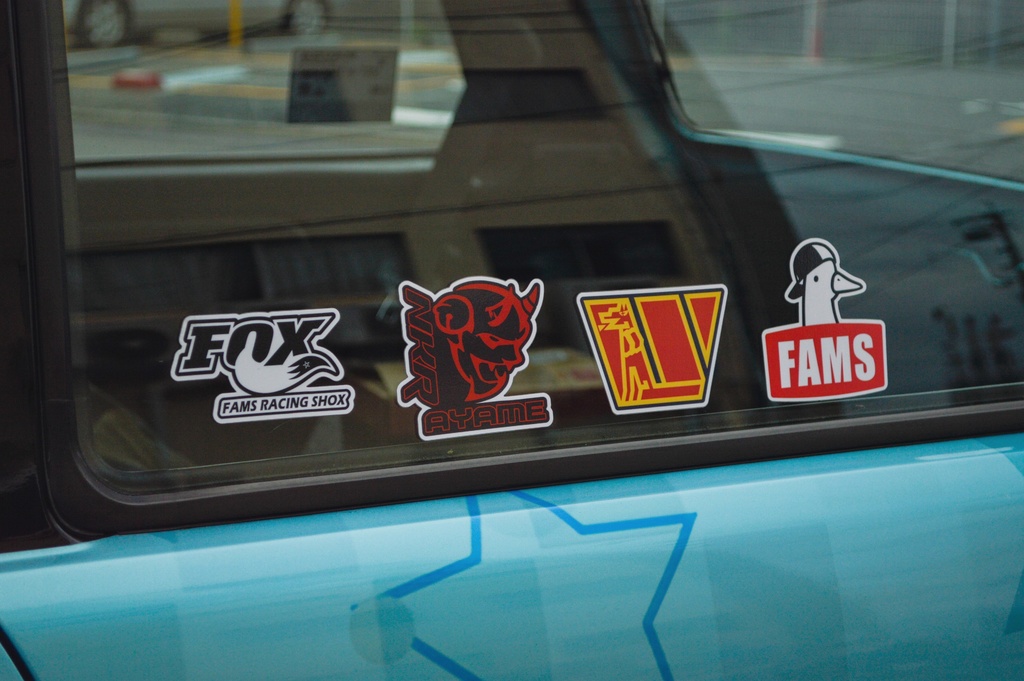 【非公式】FAMS RACING SHOXステッカー【白上フブキ】