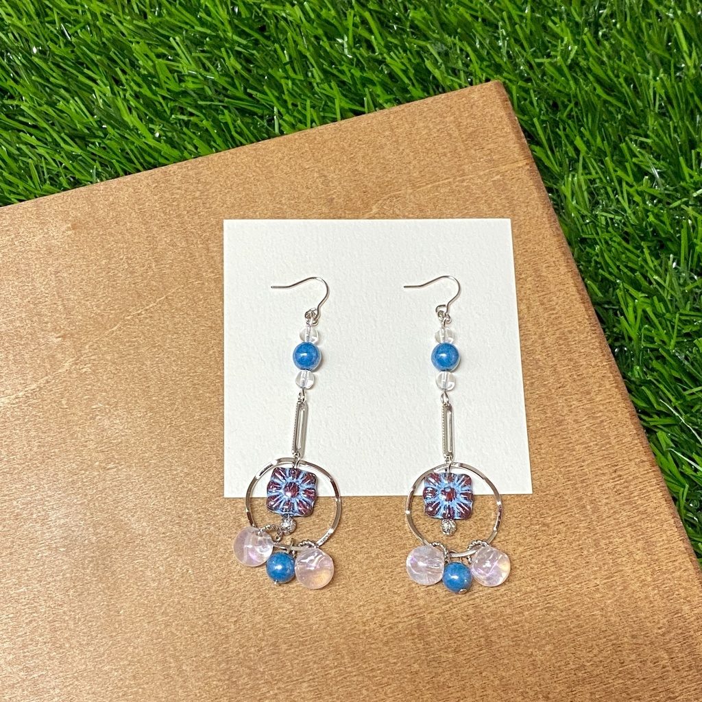<アーロイ>モチーフイヤリング/ピアス