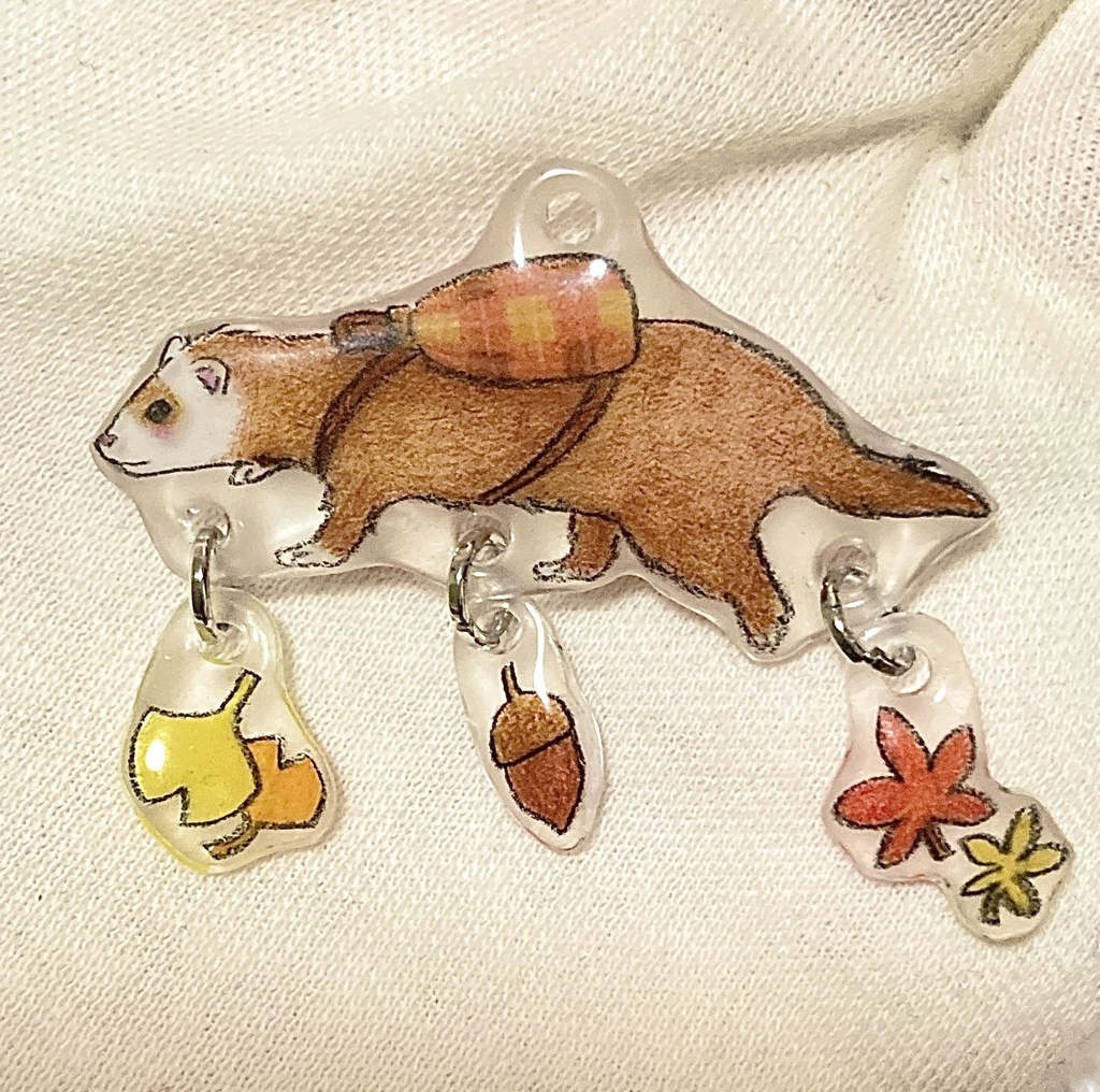 フェレットと秋の散歩道ゆらゆらチャーム