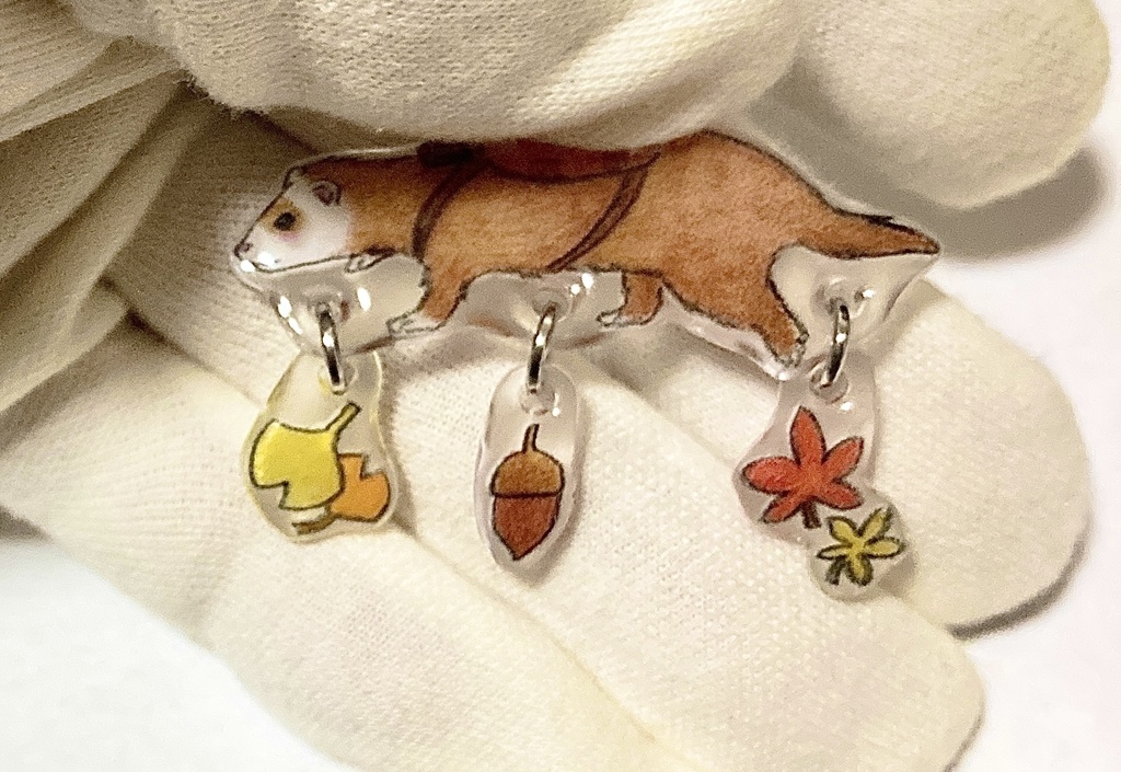 フェレットと秋の散歩道ゆらゆらチャーム