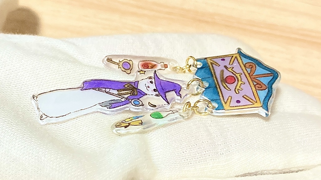 月夜にひらくフェレット店主の魔法屋ブローチ