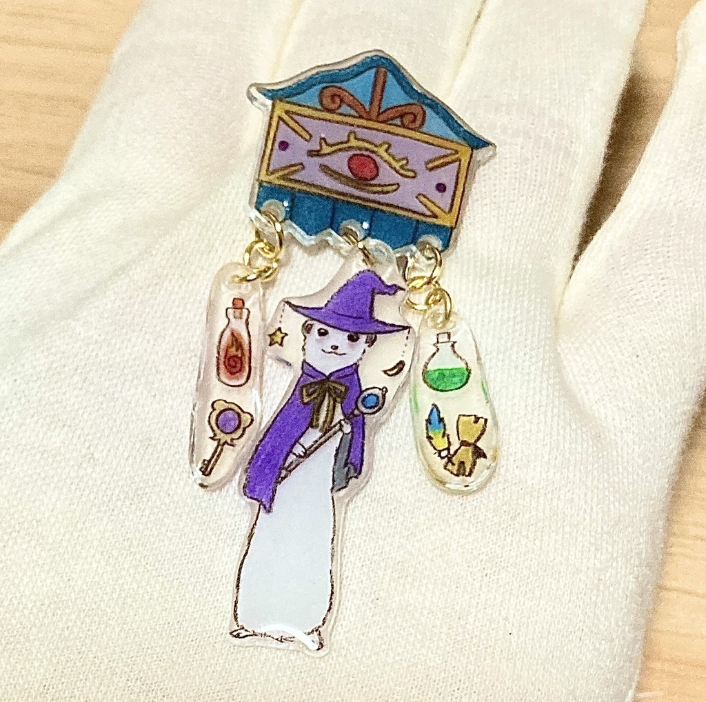 月夜にひらくフェレット店主の魔法屋ブローチ