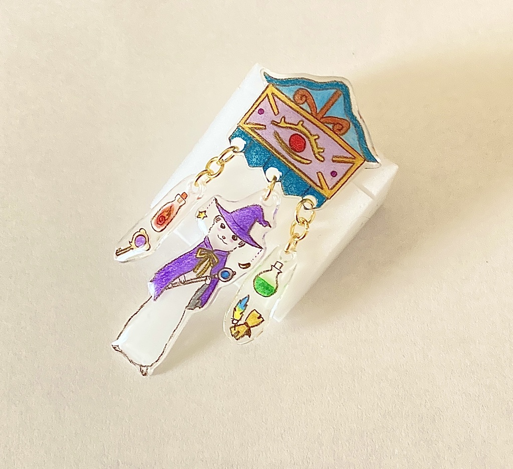 月夜にひらくフェレット店主の魔法屋ブローチ