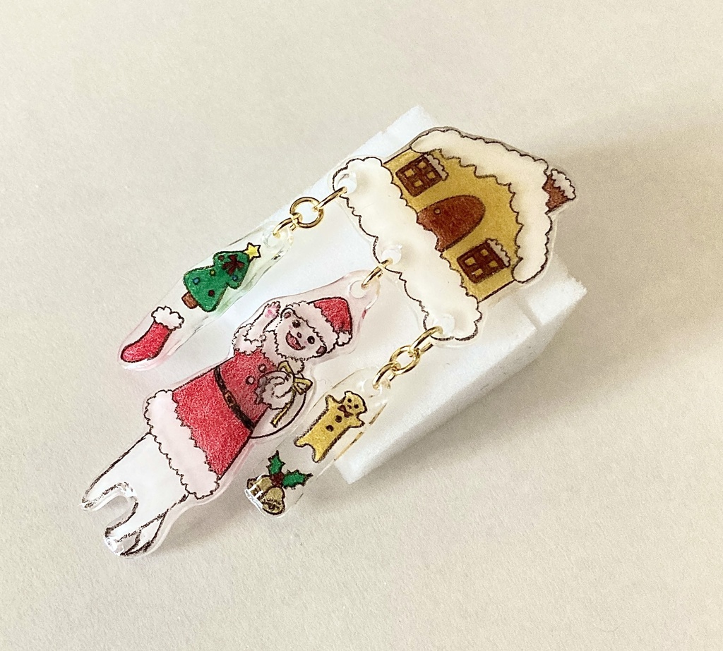 サンタフェレットとクリスマスのおうちブローチ