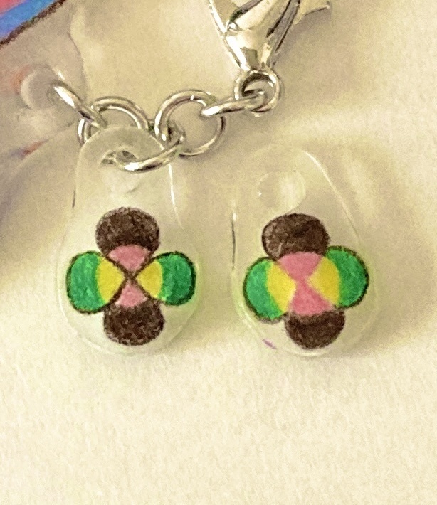 しあわせ四葉とカラフルフェレットチャーム