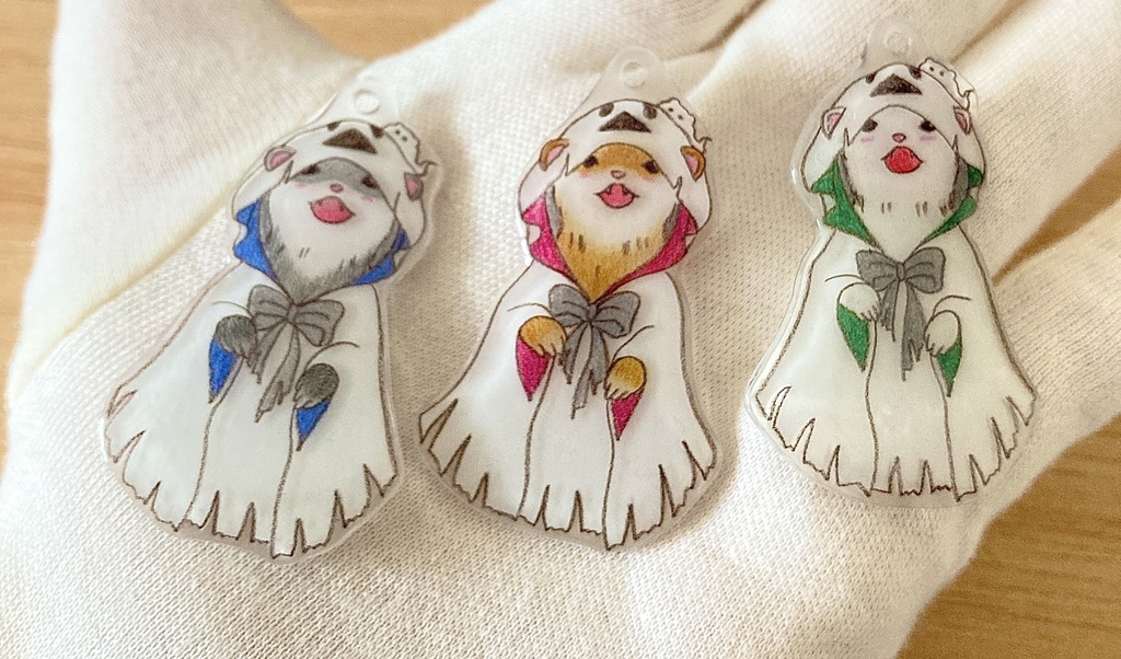 ちいさなともだちとフェレットさんのふわふわおばけチャーム