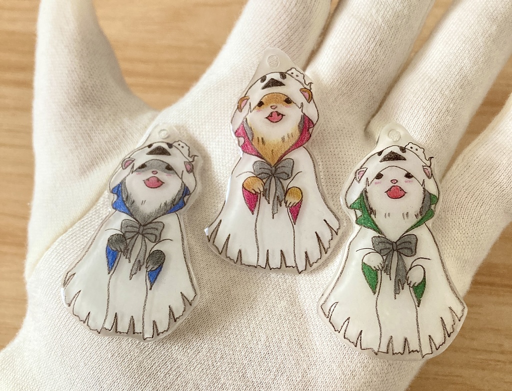 ちいさなともだちとフェレットさんのふわふわおばけチャーム