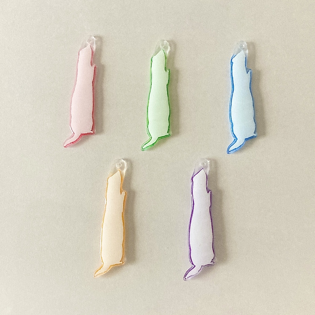 好奇心いっぱい!見上げるフェレットのマルチカラーチャーム (全5種)