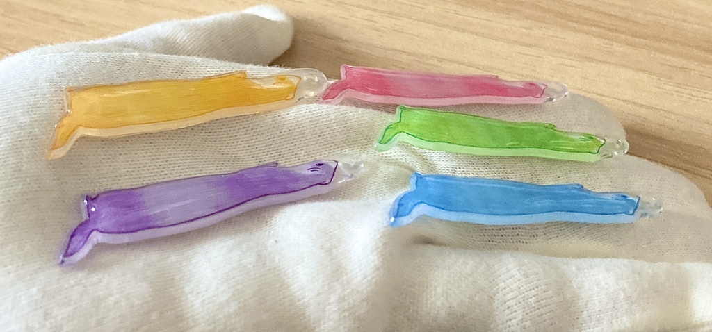 好奇心いっぱい!見上げるフェレットのマルチカラーチャーム (全5種)