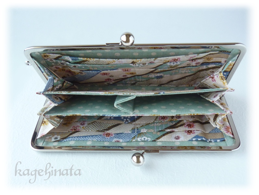 がま口長財布(和柄:花と流水 青系)