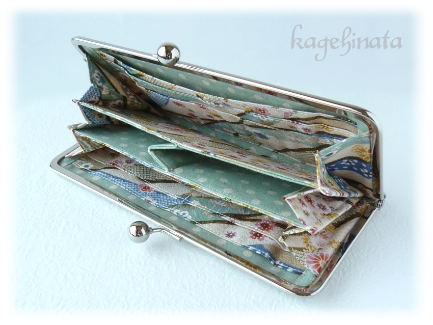 がま口長財布(和柄:花と流水 青系)