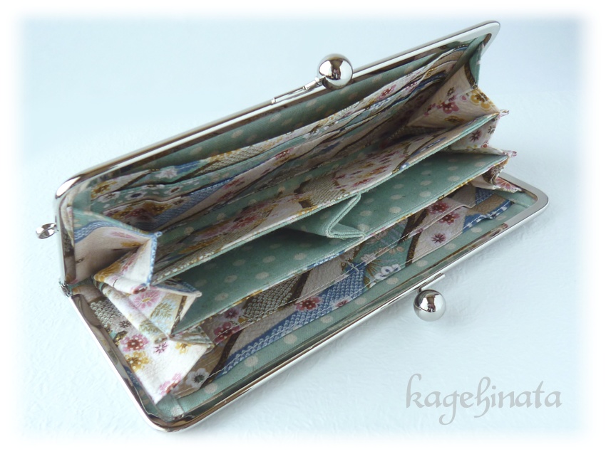 がま口長財布(和柄:花と流水 青系)