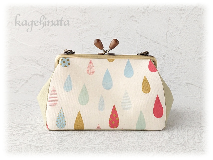 一緒におでかけ!もちマスポーチ(カラフルしずく:くすみグリーン)