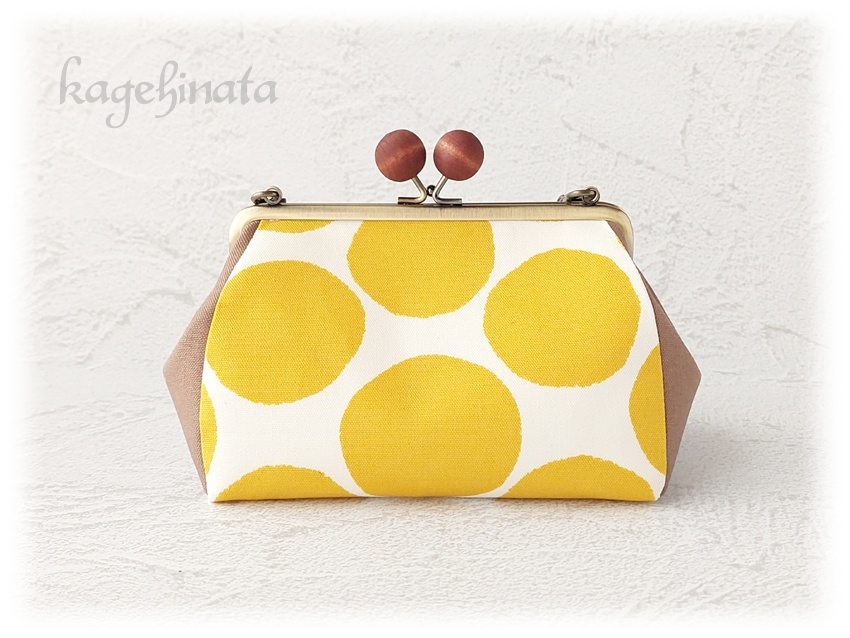 一緒におでかけ!もちマスポーチ(にじみ水玉:イエロー)