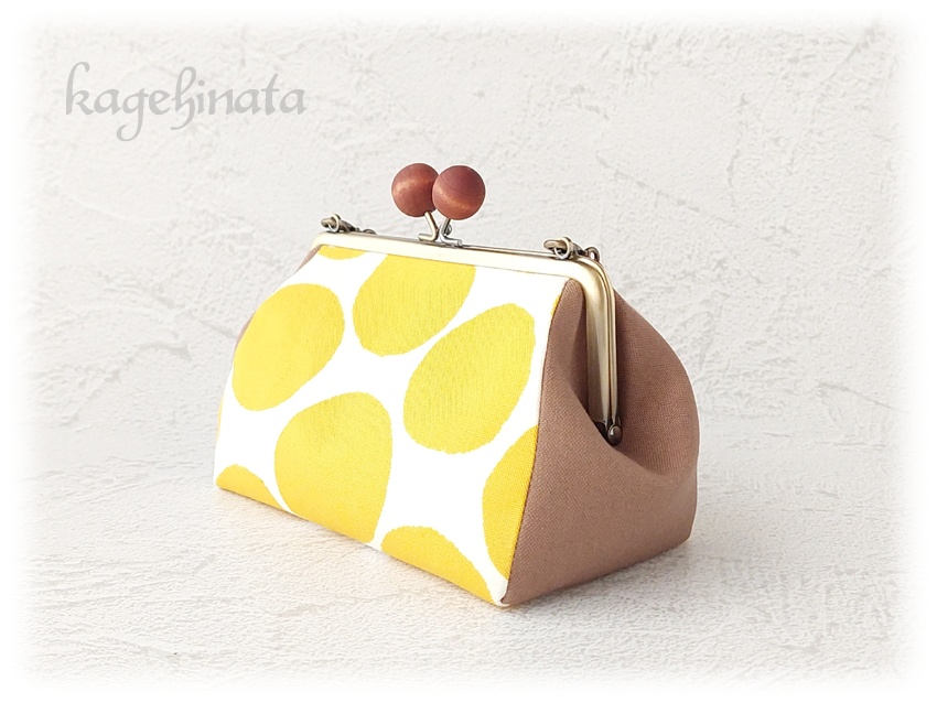 一緒におでかけ!もちマスポーチ(にじみ水玉:イエロー)