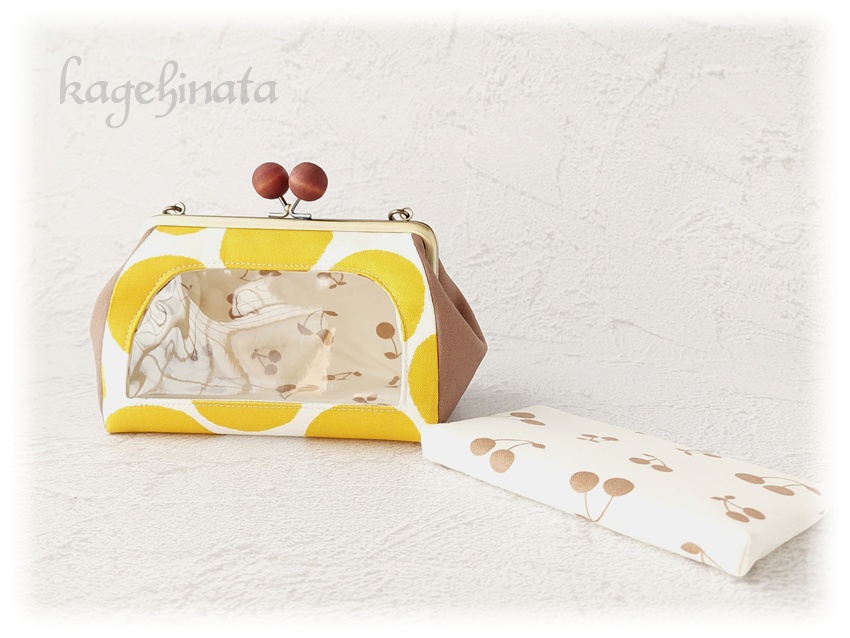 一緒におでかけ!もちマスポーチ(にじみ水玉:イエロー)